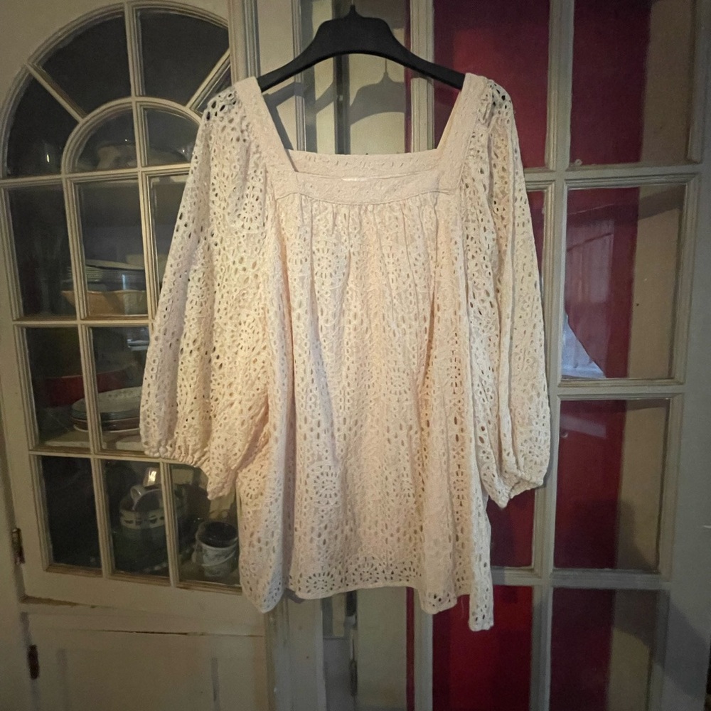 Elegant Cream Lace Women's Top
NWOT Never worn